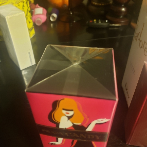 PRADA - Picture 2 of 3